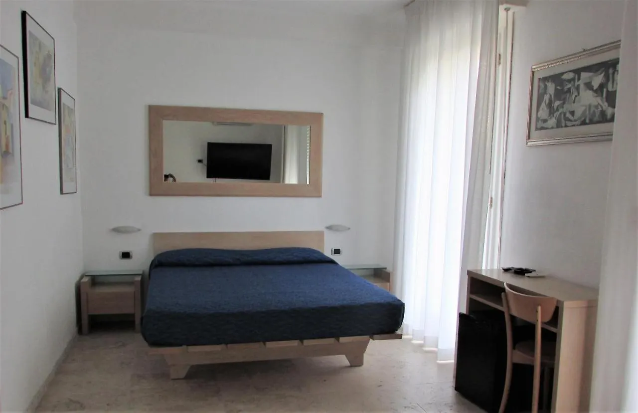 Hotel Villa Fiorita 3*, Milano Marittima Italy